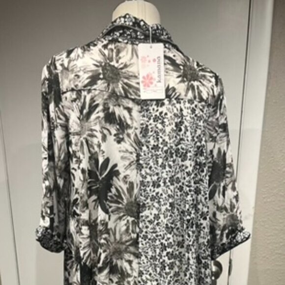 dressy blouse sheer lightweight button closure - Picture 10 of 15